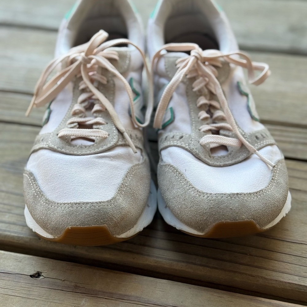 New Balance 311v2 Women’s 10 Athletic Sneakers Teal Peach Highlights WL311TB2 - Picture 2 of 10